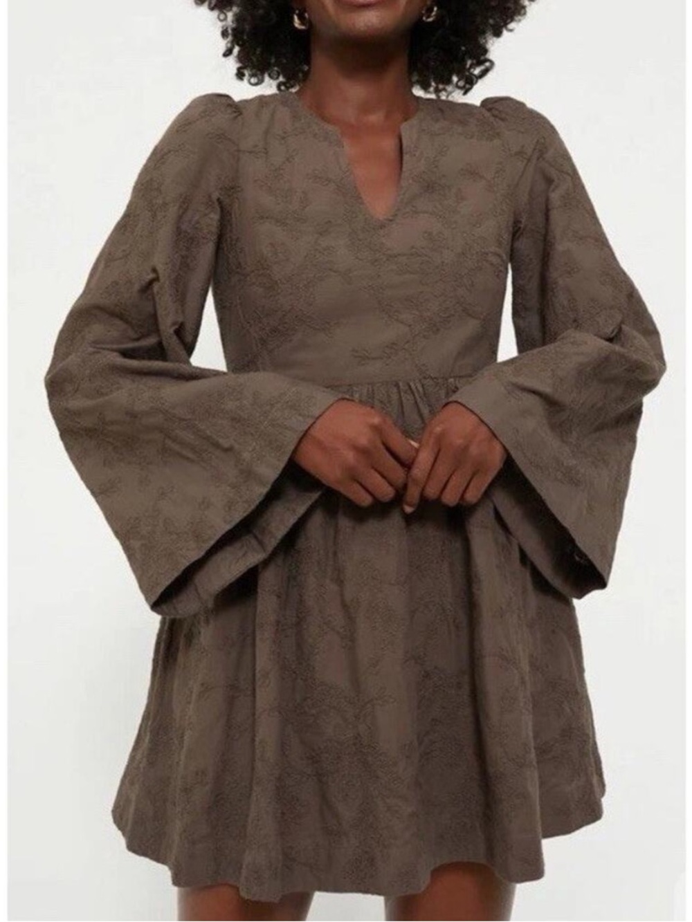 NWT Tuckernuck Hyacinth House
Textured Becca Bell Sleeve Mini Dress Medium Brown